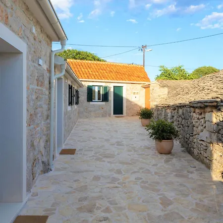 Di Perla By Interhome